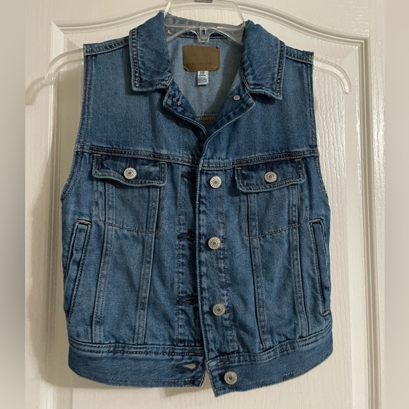American Eagle Jean Vest - Picture 1 of 3